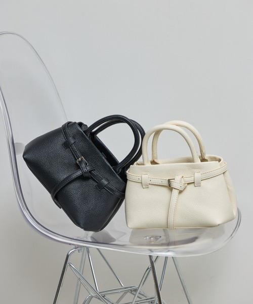 &. NOSTALGIA(アンドドットノスタルジア)の「【ZOZO限定】ベルトミニハンドバッグ(ハンドバッグ・レディース・ブラック/アイボリー・FREE)」の4枚目の写真