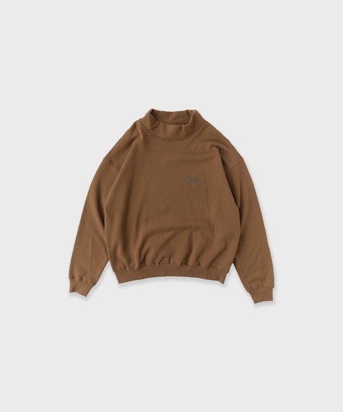 FOG ESSENTIALS(エフオージーエッセンシャルズ)の「FOG ESSENTIALS/エッセンシャルズ SSENSE 1POINT LOGO HI NECK SWEAT SHIRTS スウェット(スウェット・メンズ・ブラウン・L/M/S/XL)」の1枚目の写真
