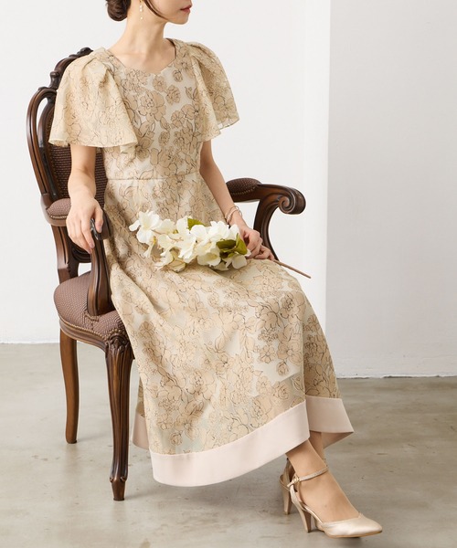 AIMER(エメ)の「花柄オパール袖付きフィット&フレアパーティードレス 結婚式 お呼ばれ ドレス 20代 30代(ワンピース・レディース・グレー/ブルー/ベージュ・MEDIUM)」の2枚目の写真