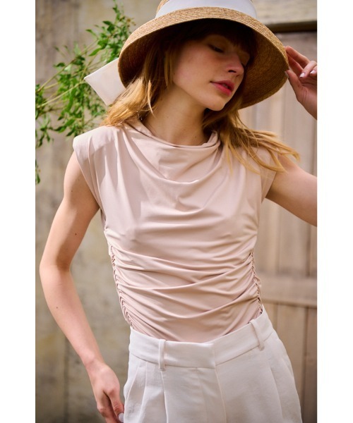 Estella.K(エステラケー)の「Devon Top ショルダーパットシャーリングTシャツ(Tシャツ/カットソー・レディース・ブラック/ライトベージュ・FREE)」の2枚目の写真