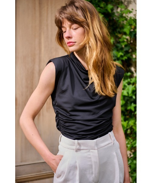 Estella.K(エステラケー)の「Devon Top ショルダーパットシャーリングTシャツ(Tシャツ/カットソー・レディース・ブラック/ライトベージュ・FREE)」の9枚目の写真