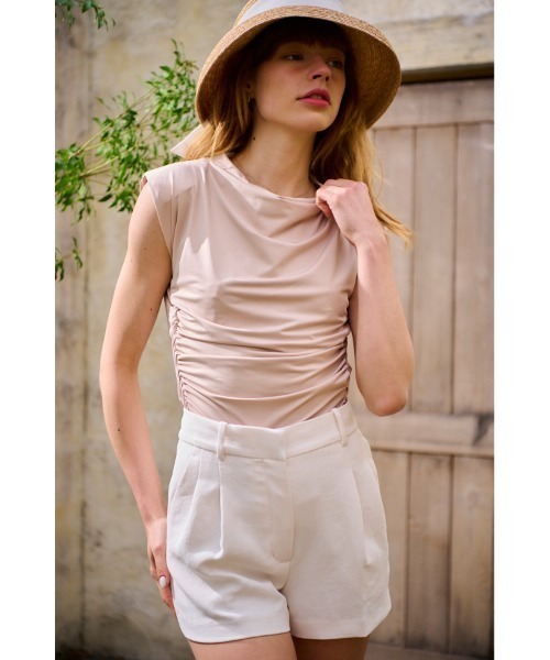 Estella.K(エステラケー)の「Devon Top ショルダーパットシャーリングTシャツ(Tシャツ/カットソー・レディース・ブラック/ライトベージュ・FREE)」の5枚目の写真