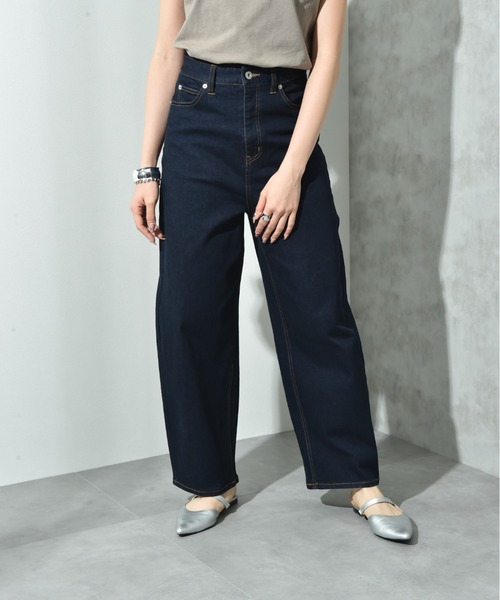 INTERPLANET（インタープラネット）の「ハイウエストワイドカーブデニム（デニムパンツ・レディース・ネイビー・マルチサイズ）」の12枚目の写真