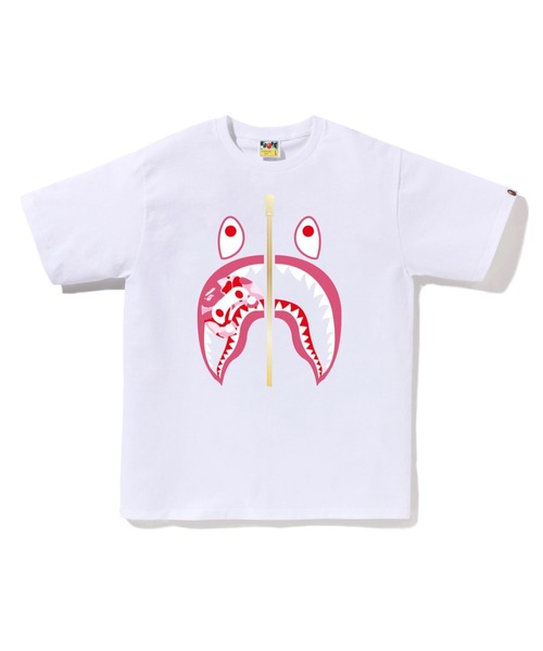 A BATHING APE(アベイシングエイプ)の「ABC CAMO MILO SHARK TEE(Tシャツ/カットソー・メンズ・ホワイト×ブルー/ホワイト×グリーン/ブラック×グリーン/ホワイト×ピンク/ブラック×ピンク/ブラック×ブルー・SMALL/LARGE/X-LARGE/XX-LARGE/XXX-LARGE/MEDIUM)」の3枚目の写真