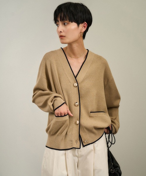 SALON adam et rope'（サロン アダム エ ロペ）の「【WEB限定】メタルボタンスウェットライクラインカーディガン 2［新色追加］（カーディガン/ボレロ・レディース・ベージュ/ネイビー/ブラウン/グレー・FREE）」の18枚目の写真