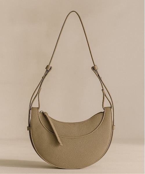 NiiNa(ニーナ)の「【 NiiNa / ニーナ 】高品質牛革 ワンハンドルハーフムーンショルダーレザーバッグ(ショルダーバッグ・レディース・グレイッシュベージュ/ブラック/ブラウン・FREE)」の3枚目の写真