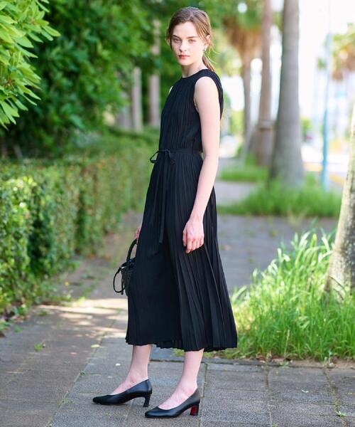 DRESSTERIOR(ドレステリア)の「【洗える/オンオフ】プリーツノースリーブワンピース(ワンピース・レディース・ブラック/ダークパープル・38/36/34)」の4枚目の写真