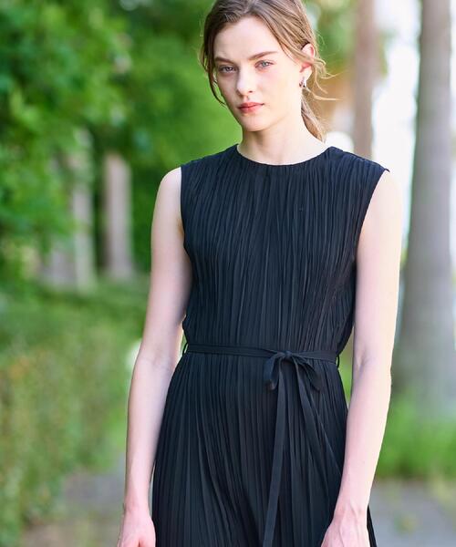 DRESSTERIOR(ドレステリア)の「【洗える/オンオフ】プリーツノースリーブワンピース(ワンピース・レディース・ブラック/ダークパープル・38/36/34)」の5枚目の写真