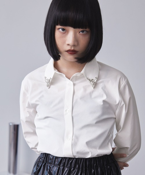 ELUNIS(エルニス)の「エリビジューシャツ(シャツ/ブラウス・レディース・ブラック/ホワイト・FREE)」の17枚目の写真