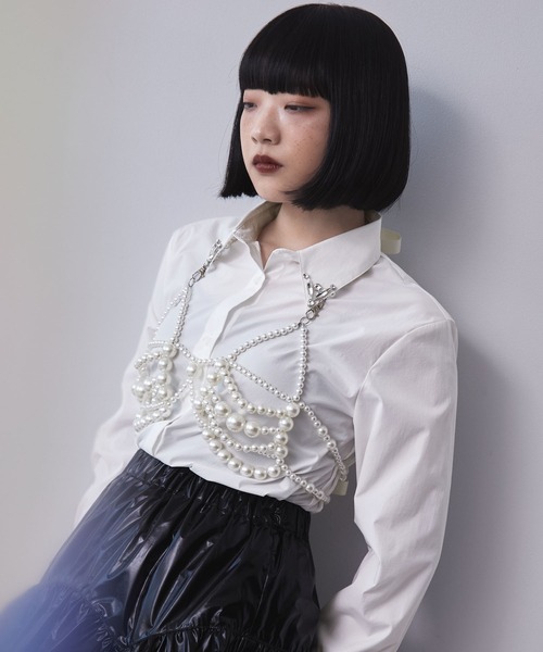 ELUNIS(エルニス)の「エリビジューシャツ(シャツ/ブラウス・レディース・ブラック/ホワイト・FREE)」の18枚目の写真