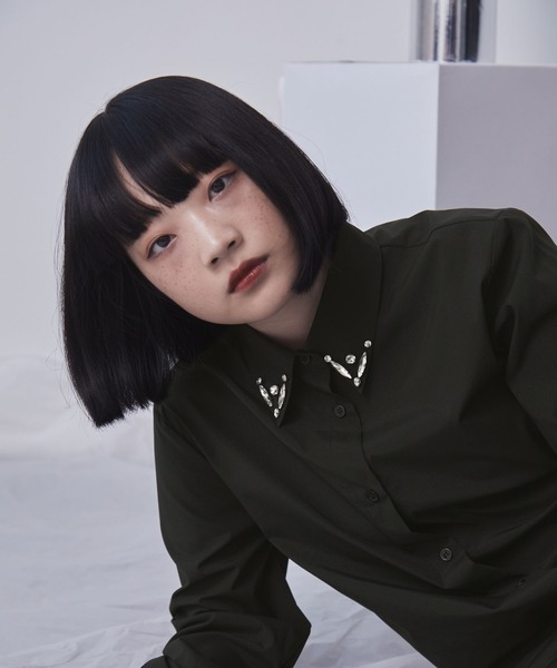 ELUNIS(エルニス)の「エリビジューシャツ(シャツ/ブラウス・レディース・ブラック/ホワイト・FREE)」の6枚目の写真