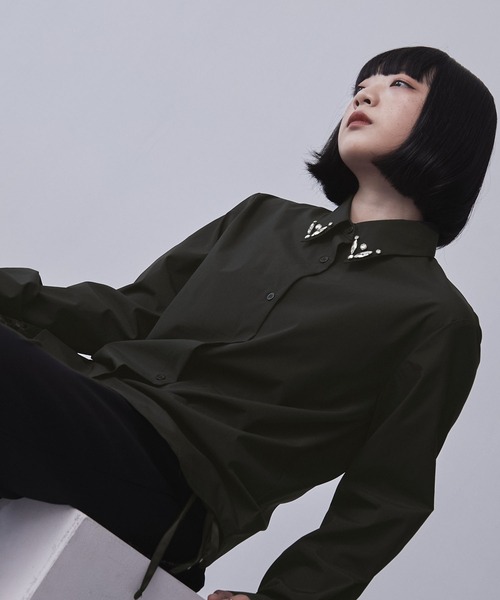 ELUNIS(エルニス)の「エリビジューシャツ(シャツ/ブラウス・レディース・ブラック/ホワイト・FREE)」の10枚目の写真