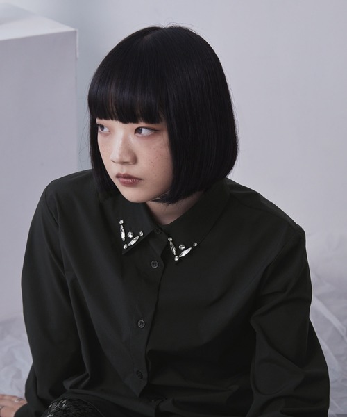 ELUNIS(エルニス)の「エリビジューシャツ(シャツ/ブラウス・レディース・ブラック/ホワイト・FREE)」の12枚目の写真