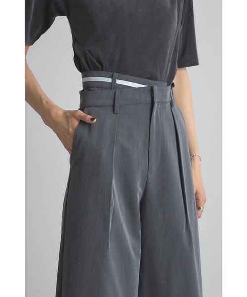 &. NOSTALGIA（アンドドットノスタルジア）の「ダブルベルトタックワイドパンツ（スラックス・レディース・グレー/ブラック・S/M）」の7枚目の写真