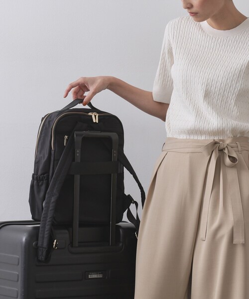 OPAQUE.CLIP(オペークドットクリップ)の「【マルチポケット/PC収納可能】ナイロンスクエアリュックサック(バックパック/リュック・レディース・ブラック・00)」の3枚目の写真