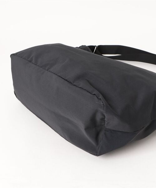 SIERRA DESIGNS(シェラデザイン)の「【SIERRA DESIGINS】60/40 WIDE SHOULDER BAG(大サイズ)(ショルダーバッグ・レディース・セージグリーン/ブラック/サックスブルー/タン/グリーン/ダークネイビー・ONE SIZE)」の7枚目の写真