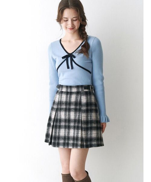 CALNAMUR（カルナムール）の「サイドデザインプリーツミニスカート（スカート・レディース・グレー/その他/その他2・SMALL/MEDIUM）」の4枚目の写真