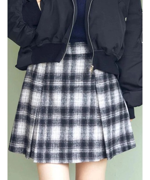 CALNAMUR(カルナムール)の「サイドデザインプリーツミニスカート(スカート・レディース・グレー/その他/その他2・SMALL/MEDIUM)」の4枚目の写真