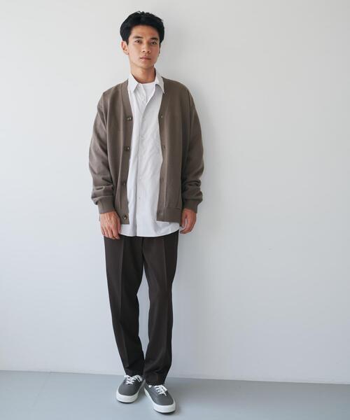 URBAN RESEARCH DOORS（アーバンリサーチドアーズ）の「『XLサイズ/WEB限定/仁村紗和さん着用』『UR TECH 200日ニット』Vネックカーディガン（カーディガン/ボレロ・メンズ・ブラック/モカ・MEDIUM/LARGE/X-LARGE）」の4枚目の写真