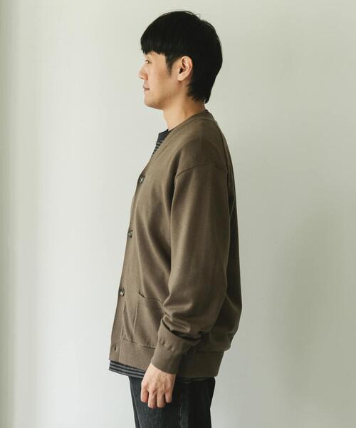 URBAN RESEARCH DOORS（アーバンリサーチドアーズ）の「『XLサイズ/WEB限定/仁村紗和さん着用』『UR TECH 200日ニット』Vネックカーディガン（カーディガン/ボレロ・メンズ・ブラック/モカ・MEDIUM/LARGE/X-LARGE）」の20枚目の写真