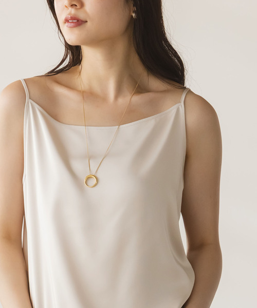 Noble（ノーブル）の「《追加》メルティサテン2WAYキャミ（キャミソール・レディース・ブラック/ホワイト/ベージュ・FREE）」の9枚目の写真