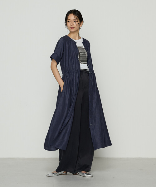 Gabardine K.T(ギャバジンケーティー)の「アセテートリネンタッサー ヘンリーネックワンピース(ワンピース・レディース・ブラック/ネイビー・7号/9号)」の2枚目の写真