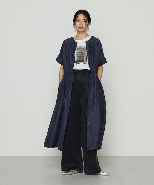 Gabardine K.T(ギャバジンケーティー)の「アセテートリネンタッサー ヘンリーネックワンピース(ワンピース・レディース・ブラック/ネイビー・7号/9号)」の5枚目の写真