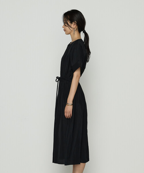 Gabardine K.T(ギャバジンケーティー)の「アセテートリネンタッサー ヘンリーネックワンピース(ワンピース・レディース・ブラック/ネイビー・7号/9号)」の9枚目の写真
