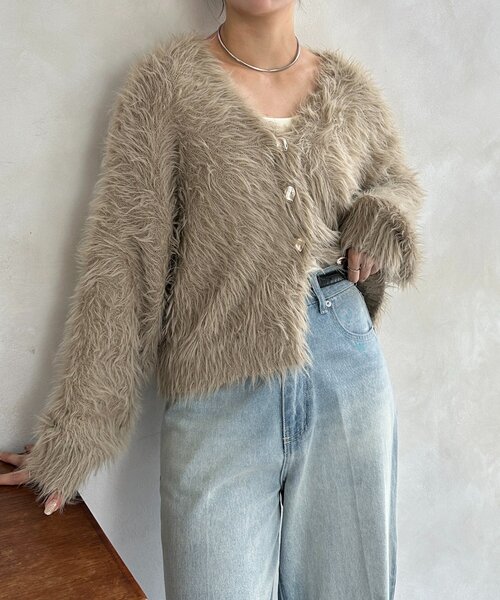 Thevon(ゼボン)の「ニュアンスボタンボリュームシャギーカーディガン(カーディガン/ボレロ・レディース・アイボリー/ブラウン/ベージュ・FREE)」の3枚目の写真