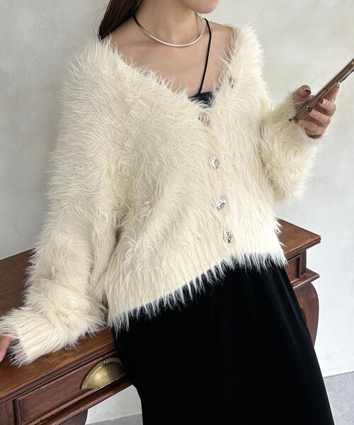 Thevon(ゼボン)の「ニュアンスボタンボリュームシャギーカーディガン(カーディガン/ボレロ・レディース・アイボリー/ブラウン/ベージュ・FREE)」の2枚目の写真