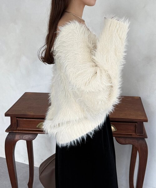 Thevon(ゼボン)の「ニュアンスボタンボリュームシャギーカーディガン(カーディガン/ボレロ・レディース・アイボリー/ブラウン/ベージュ・FREE)」の4枚目の写真