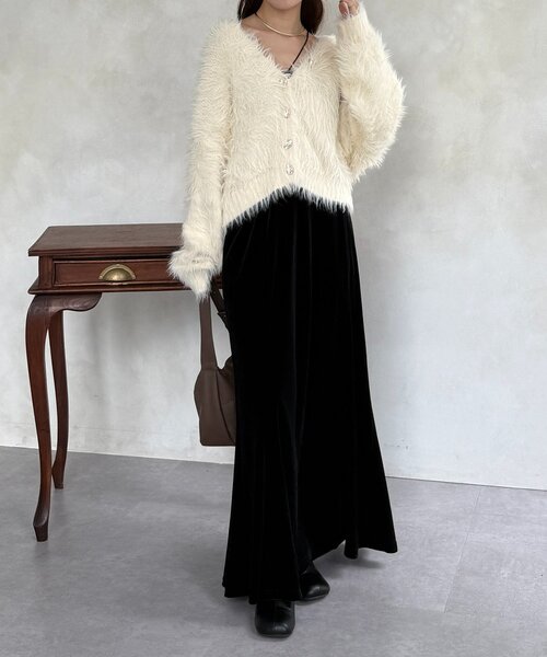 Thevon(ゼボン)の「ニュアンスボタンボリュームシャギーカーディガン(カーディガン/ボレロ・レディース・アイボリー/ブラウン/ベージュ・FREE)」の5枚目の写真