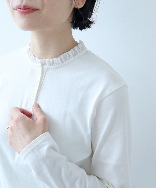 PAR ICI（パーリッシィ）の「コーマ天竺 ヘンリーネックフリルカットソー（Tシャツ/カットソー・レディース・ホワイト・FREE）」の3枚目の写真