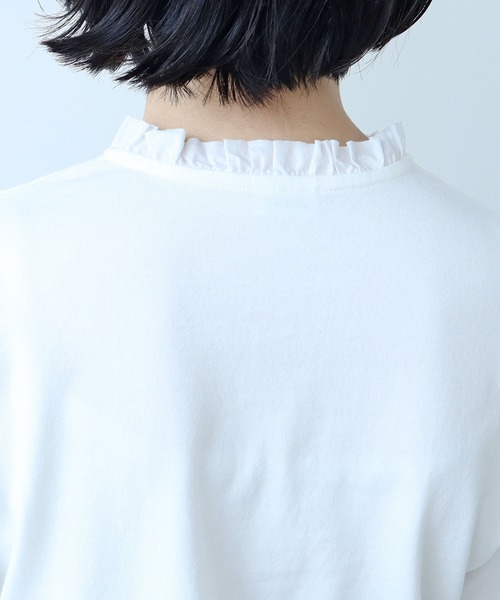 PAR ICI（パーリッシィ）の「コーマ天竺 ヘンリーネックフリルカットソー（Tシャツ/カットソー・レディース・ホワイト・FREE）」の4枚目の写真