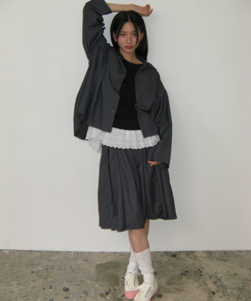 RONRON(ロンロン)の「PANDENT TORCHON LACE PLEATS SHIRT GREY(シャツ/ブラウス・レディース・その他・FREE)」の4枚目の写真
