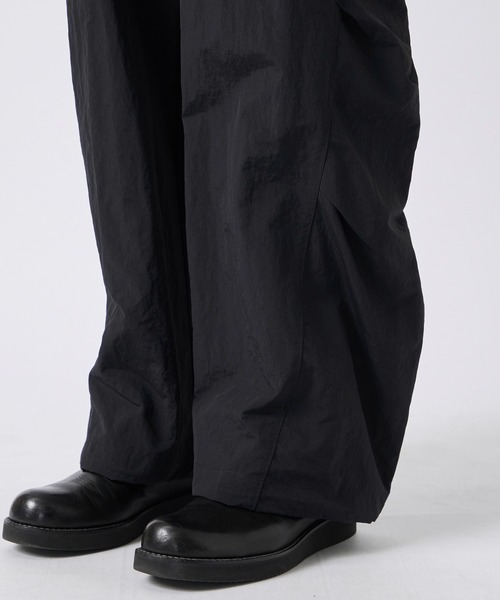 CITY TOKYO（シティトウキョウ）の「【CITY TOKYO/シティートーキョー】クランプルナイロンカーゴパンツ（カーゴパンツ・メンズ・ダークグレー/ブラック・2/1）」の13枚目の写真