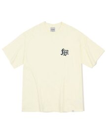 FILLUMINATE（フィルミネイト）の「Loose Fit Signature T-Shirt - Cream（Tシャツ/カットソー）」