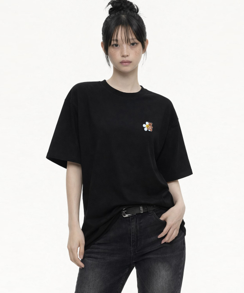 GRAVER（グレーバー）の「[ユニセックス]フラワーベアスマイル刺繍半袖Tシャツ_2カラー（Tシャツ/カットソー・レディース・ブラック/ホワイト・SMALL/MEDIUM/LARGE/X-LARGE）」の11枚目の写真