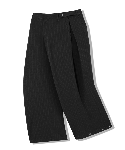 TRILLION(トリリオン)の「ストライプサイドタックスナップボタンワイドスラックス_ブラック(スラックス・レディース・その他・MEDIUM/LARGE/X-LARGE)」の6枚目の写真