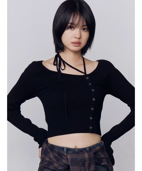 EMODA（エモダ）の「アシンメトリーチョーカーニット（ニット/セーター・レディース・ブラック/ブラウン/グレー/ブルー/ピンク・FREE）」の2枚目の写真