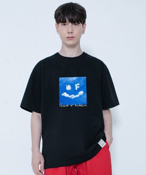 GRAVER（グレーバー）の「[ユニセックス]ドローイングスマイルクラウドロゴ半袖Tシャツ_ブラック（Tシャツ/カットソー・レディース・ブラック・LARGE/MEDIUM/SMALL/X-LARGE）」の2枚目の写真