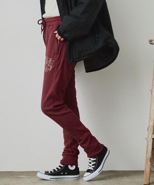 ONEXONE（ワンフォーワン）の「ONEXONE/ワンフォーワン LOGO FREESTYLE SLIM SWEAT PANTS サイドパネル イージースウェットパンツ メンズ 秋物 秋服 2026年秋冬（スウェットパンツ・メンズ・ブラック/グリーン/クリーム/バーガンディー・S/M/L）」の4枚目の写真