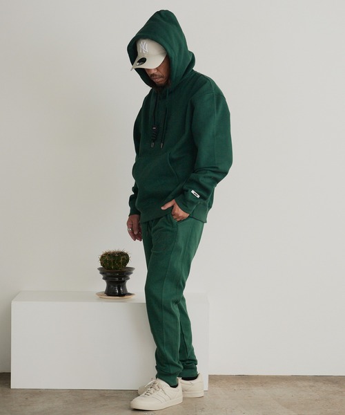 ONEXONE（ワンフォーワン）の「ONEXONE/ワンフォーワン LOGO FREESTYLE SLIM SWEAT PANTS サイドパネル イージースウェットパンツ メンズ 秋物 秋服 2026年秋冬（スウェットパンツ・メンズ・ブラック/グリーン/クリーム/バーガンディー・S/M/L）」の5枚目の写真