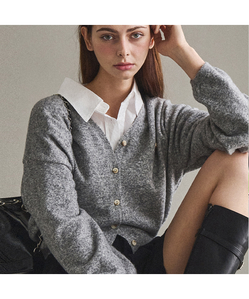 SLOWLOLLI(スローローリ)の「Urban cozy button cardigan_5 Colors(カーディガン/ボレロ・レディース・オートミール/ブラック/ネイビー/グレー/レッド・FREE)」の3枚目の写真