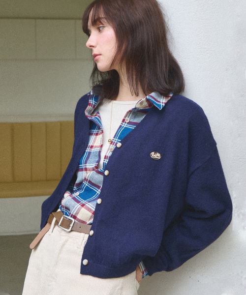 SLOWLOLLI(スローローリ)の「Urban cozy button cardigan_5 Colors(カーディガン/ボレロ・レディース・オートミール/ブラック/ネイビー/グレー/レッド・FREE)」の8枚目の写真