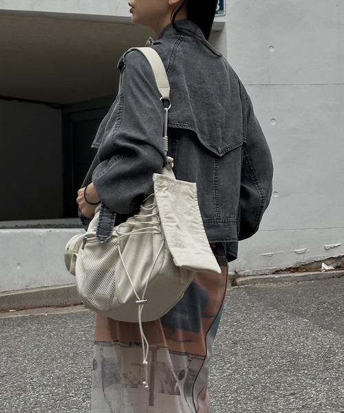 Ameri（アメリ）の「CHUBBY MILITARY BAG（ショルダーバッグ・レディース・アイボリー/ブラック/カーキ・FREE）」の4枚目の写真