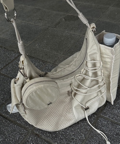 Ameri（アメリ）の「CHUBBY MILITARY BAG（ショルダーバッグ・レディース・アイボリー/ブラック/カーキ・FREE）」の14枚目の写真