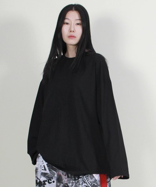 DEMARC（ドゥマーク）の「ルーズフィット無地長袖Tシャツver3.ブラック（Tシャツ/カットソー・レディース・その他・LARGE/MEDIUM）」の4枚目の写真