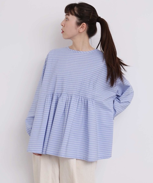 l'atelier du savon（アトリエドサボン）の「バスクシャツみたいなピンタックブラウス（シャツ/ブラウス・レディース・オフホワイト/サックスブルー/ブラック/ピンク/レッド・FREE）」の4枚目の写真