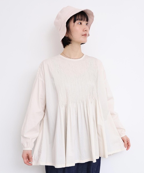 l'atelier du savon（アトリエドサボン）の「バスクシャツみたいなピンタックブラウス（シャツ/ブラウス・レディース・オフホワイト/サックスブルー/ブラック/ピンク/レッド・FREE）」の7枚目の写真